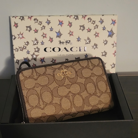 Coach Wristlet - Picture 1 of 5